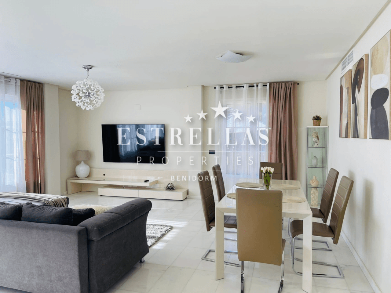 Luxe villa in Sierra Cortina met zeezicht, privézwembad en 4 slaapkamers in Finestrat