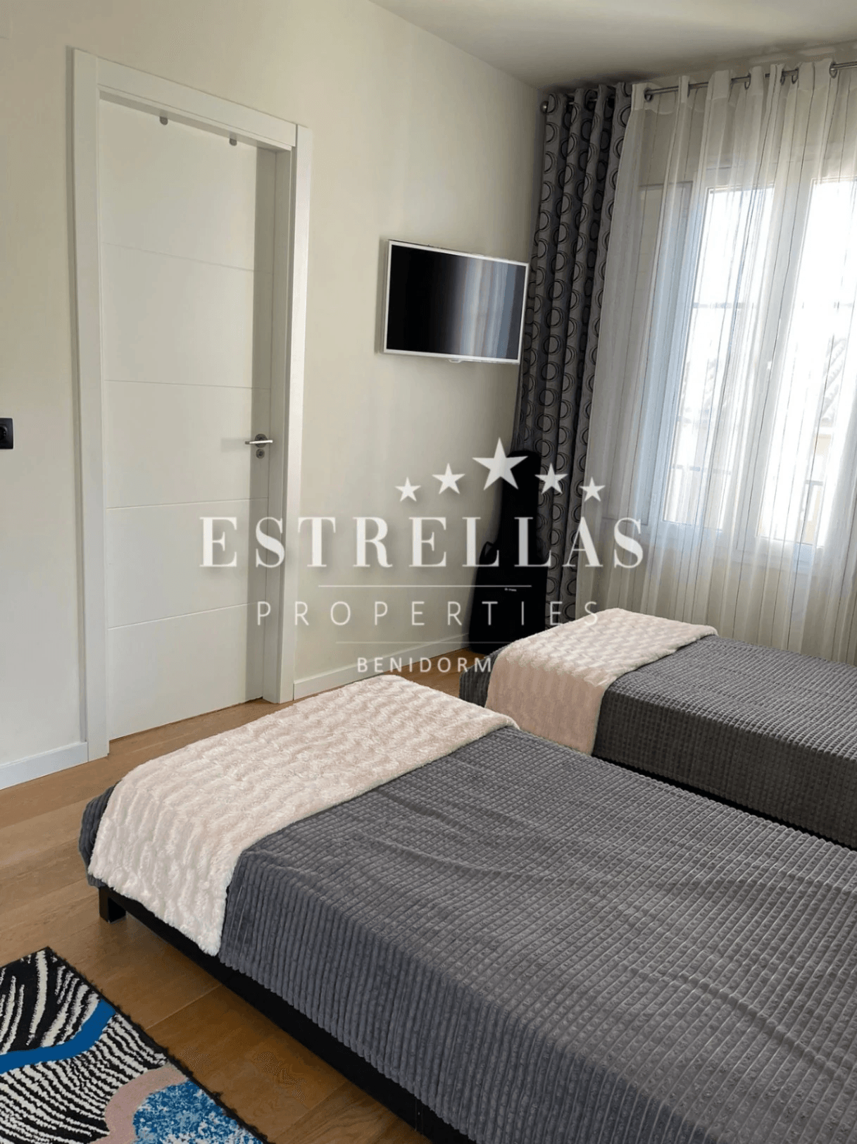 Luxe villa in Sierra Cortina met zeezicht, privézwembad en 4 slaapkamers in Finestrat
