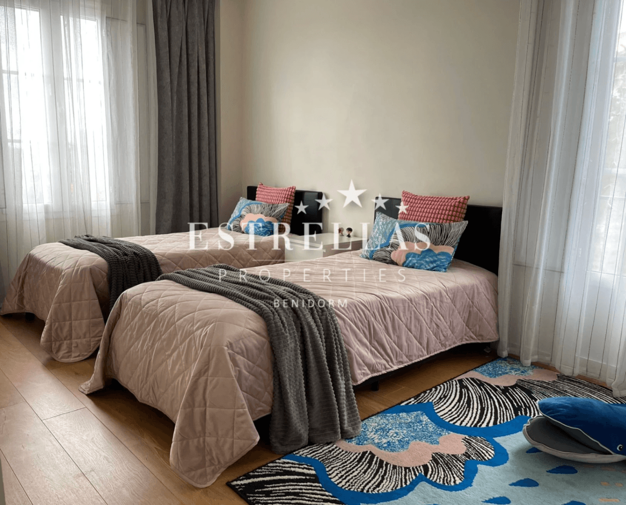 Luxe villa in Sierra Cortina met zeezicht, privézwembad en 4 slaapkamers in Finestrat