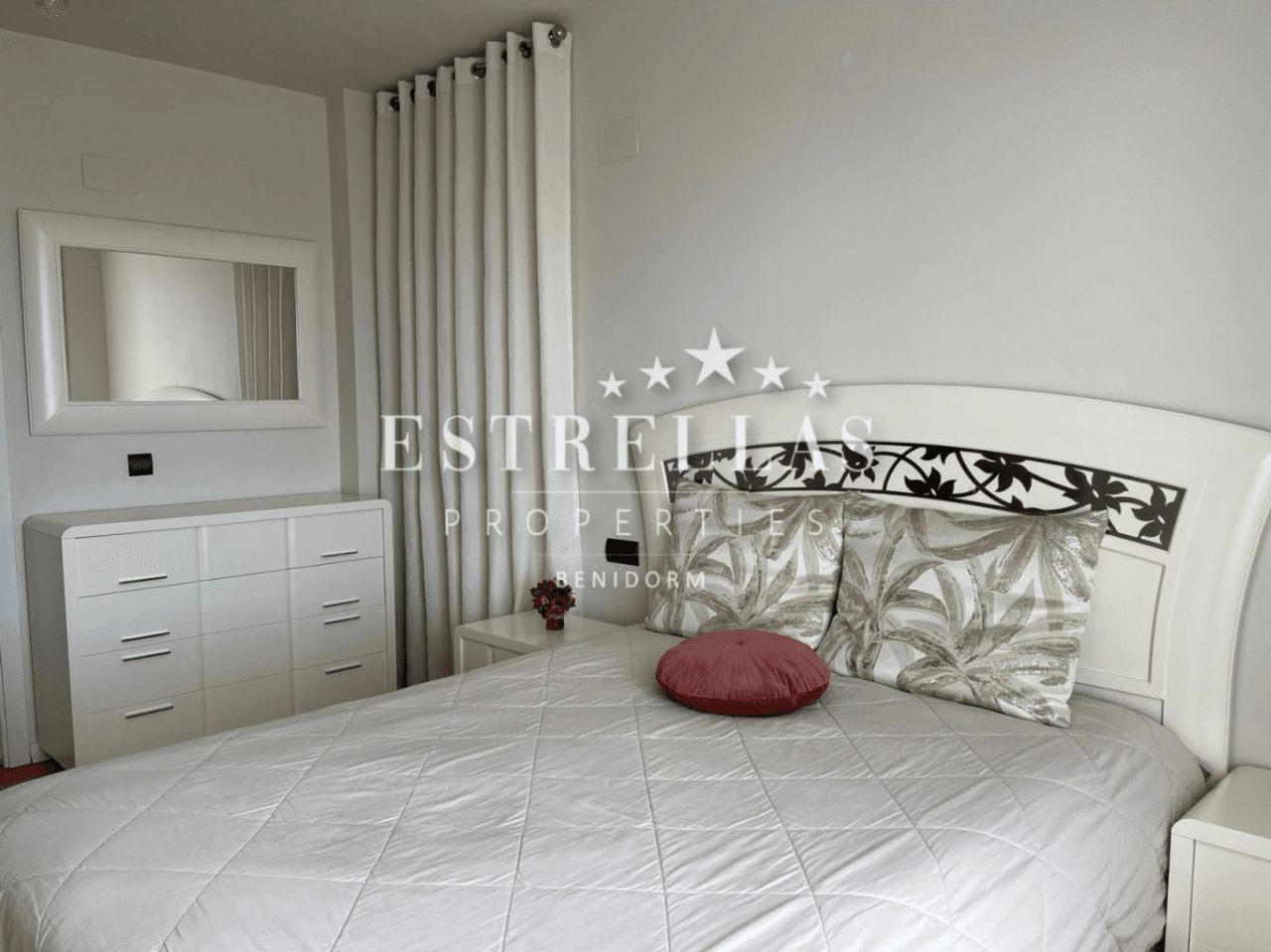 Luxe villa in Sierra Cortina met zeezicht, privézwembad en 4 slaapkamers in Finestrat
