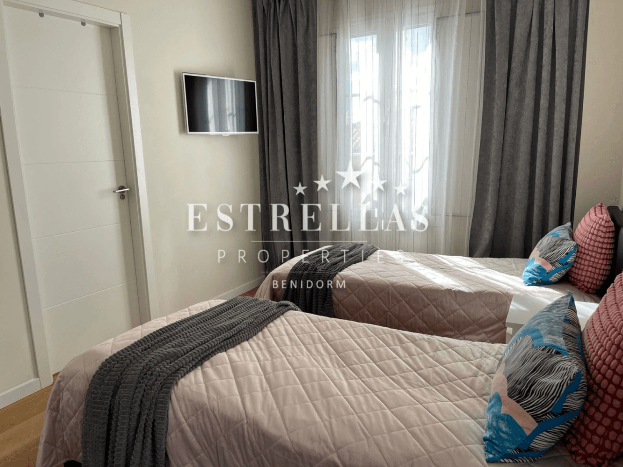 Luxe villa in Sierra Cortina met zeezicht, privézwembad en 4 slaapkamers in Finestrat