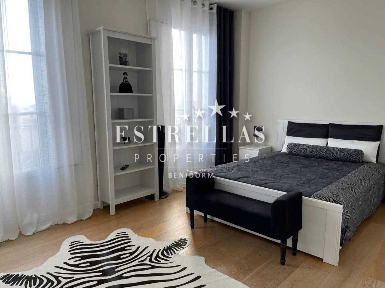 Luxe villa in Sierra Cortina met zeezicht, privézwembad en 4 slaapkamers in Finestrat