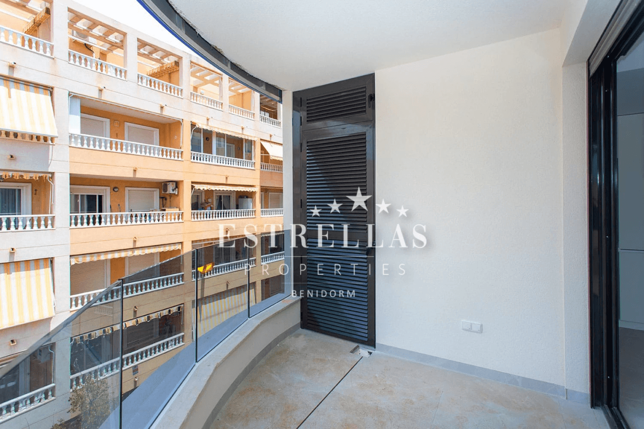 Moderne appartement nabij het strand in Torrevieja met zwembad en uitzicht op zee
