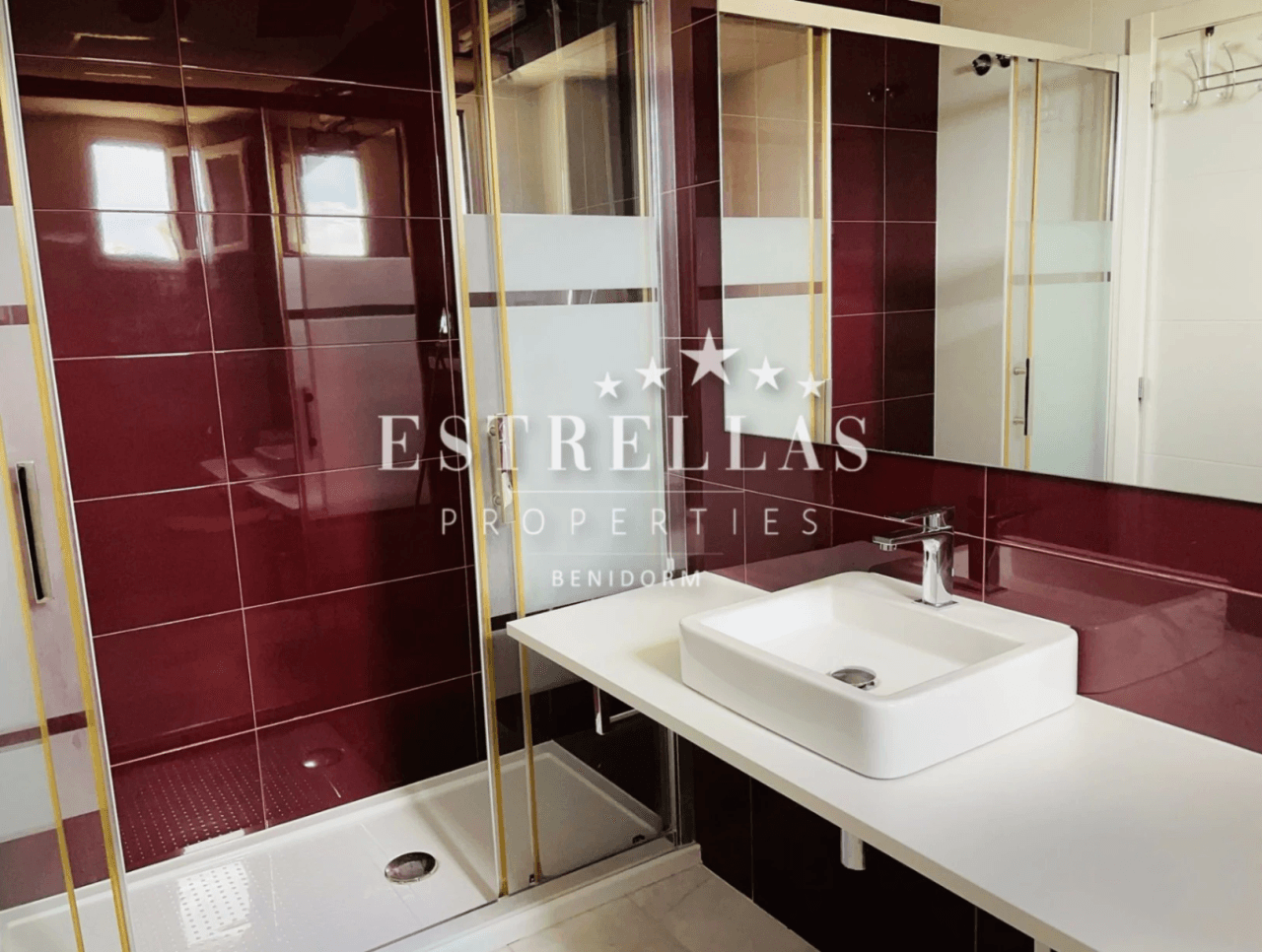 Luxe villa in Sierra Cortina met zeezicht, privézwembad en 4 slaapkamers in Finestrat