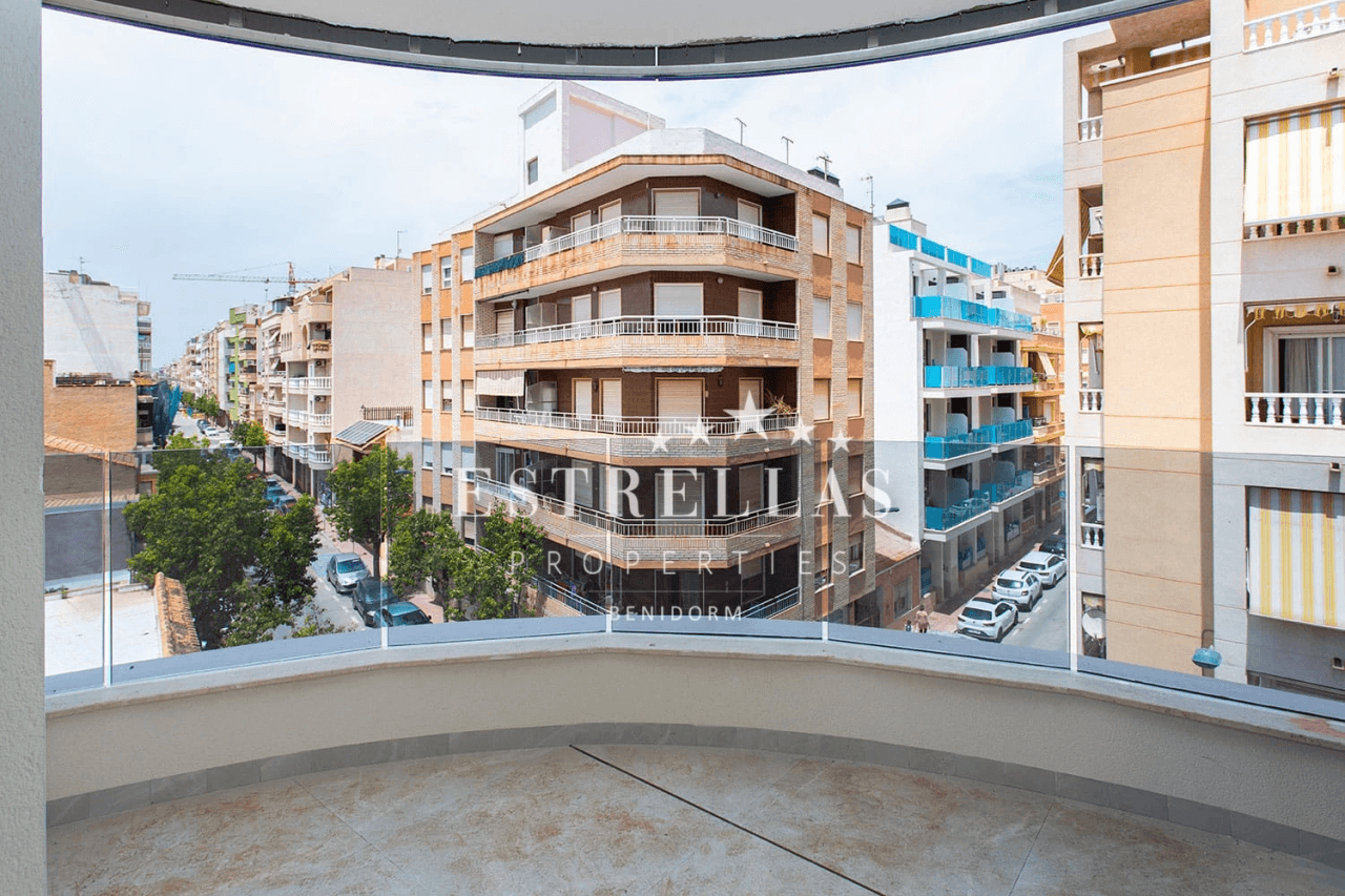 Moderne appartement nabij het strand in Torrevieja met zwembad en uitzicht op zee