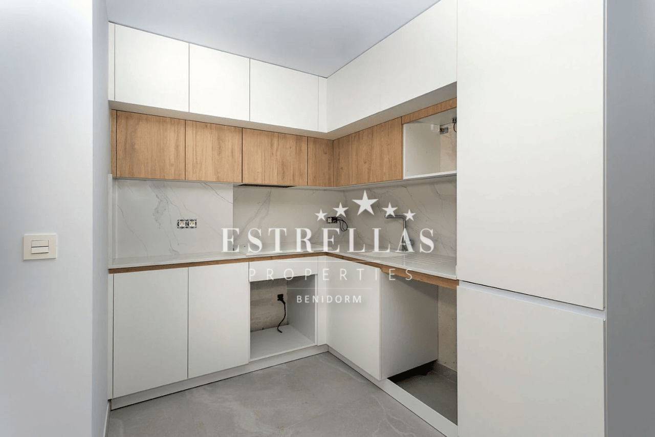 Moderne appartement nabij het strand in Torrevieja met zwembad en uitzicht op zee