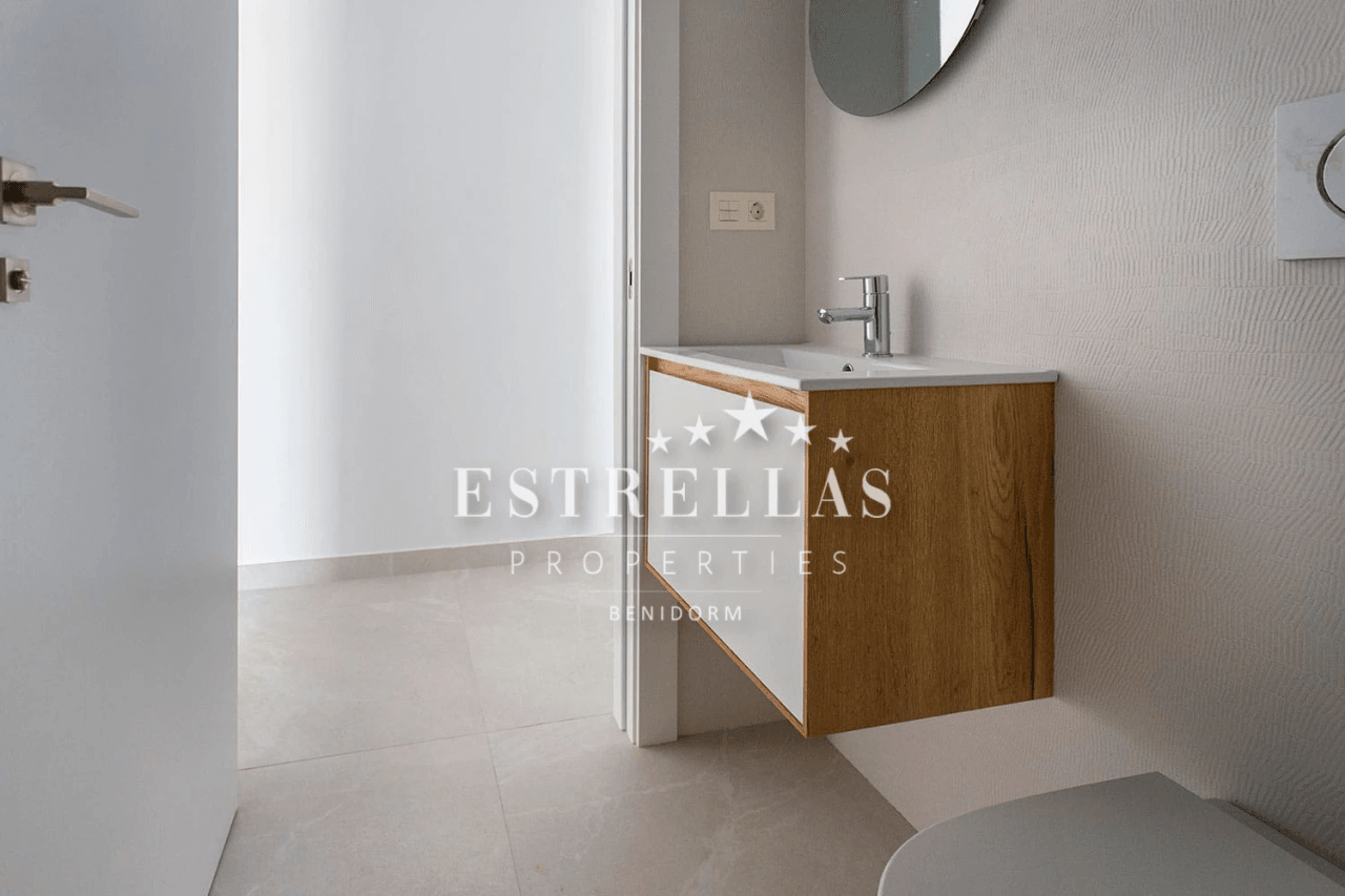 Moderne appartement nabij het strand in Torrevieja met zwembad en uitzicht op zee