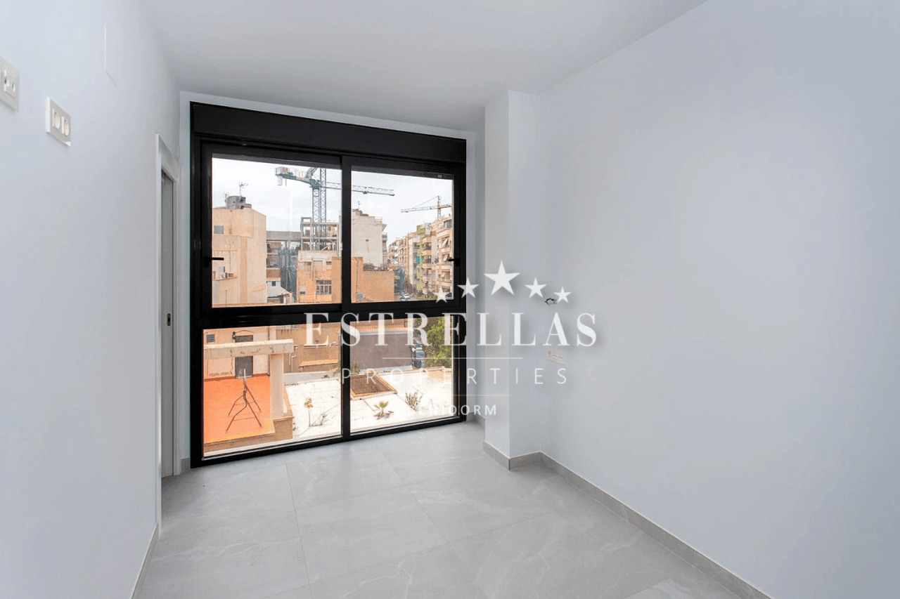 Moderne appartement nabij het strand in Torrevieja met zwembad en uitzicht op zee