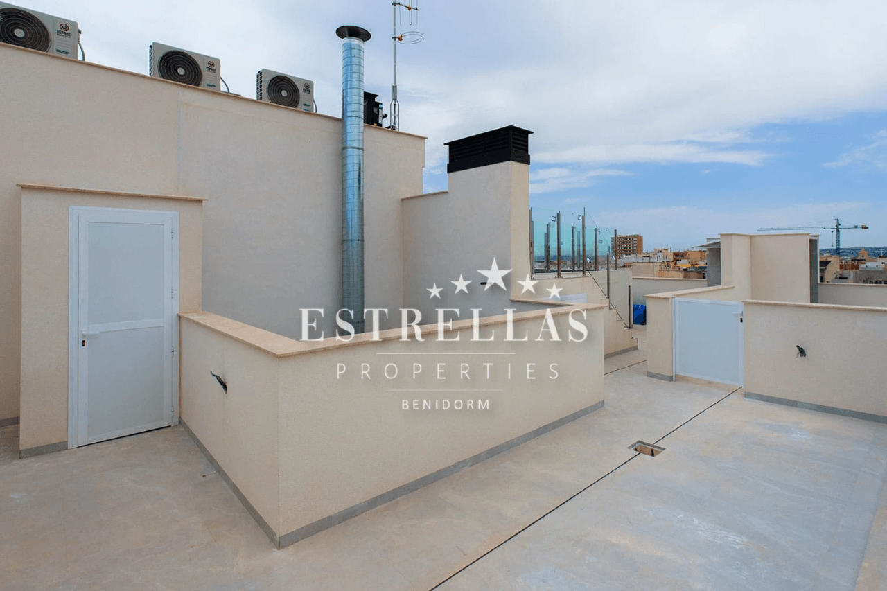 Moderne appartement nabij het strand in Torrevieja met zwembad en uitzicht op zee