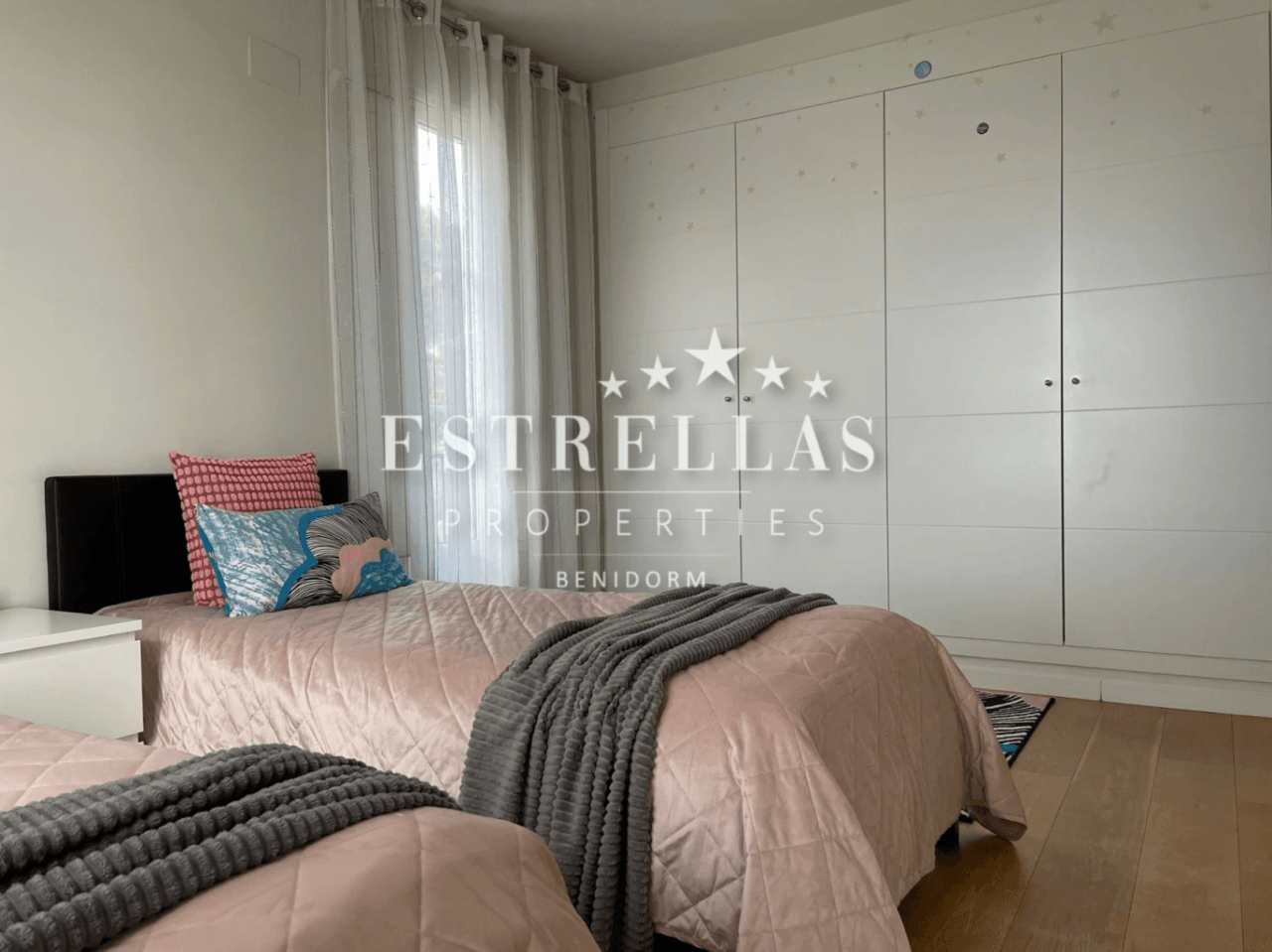 Luxe villa in Sierra Cortina met zeezicht, privézwembad en 4 slaapkamers in Finestrat