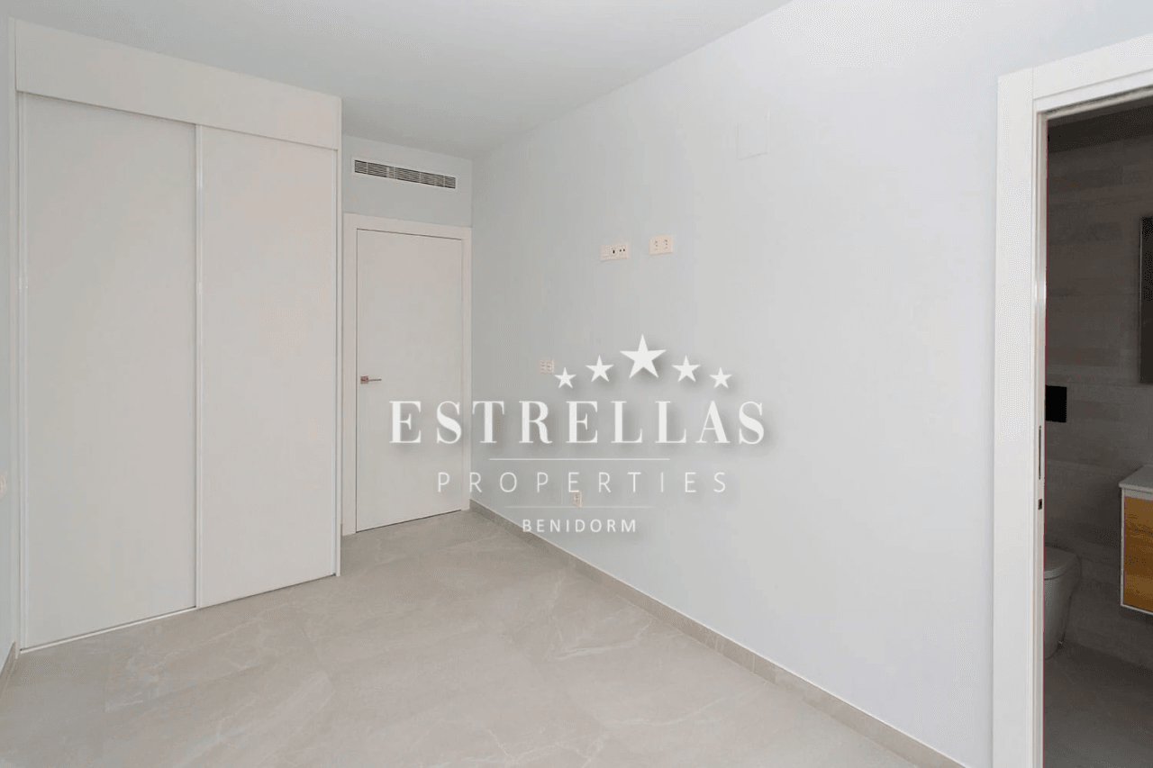 Moderne appartement nabij het strand in Torrevieja met zwembad en uitzicht op zee