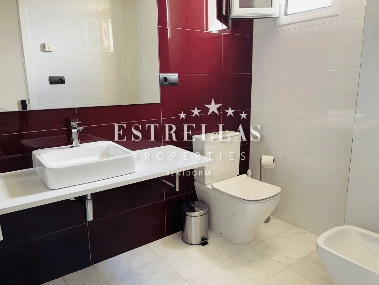 Luxe villa in Sierra Cortina met zeezicht, privézwembad en 4 slaapkamers in Finestrat