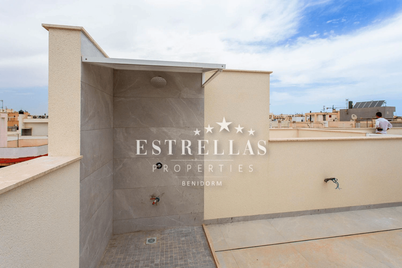 Moderne appartement nabij het strand in Torrevieja met zwembad en uitzicht op zee