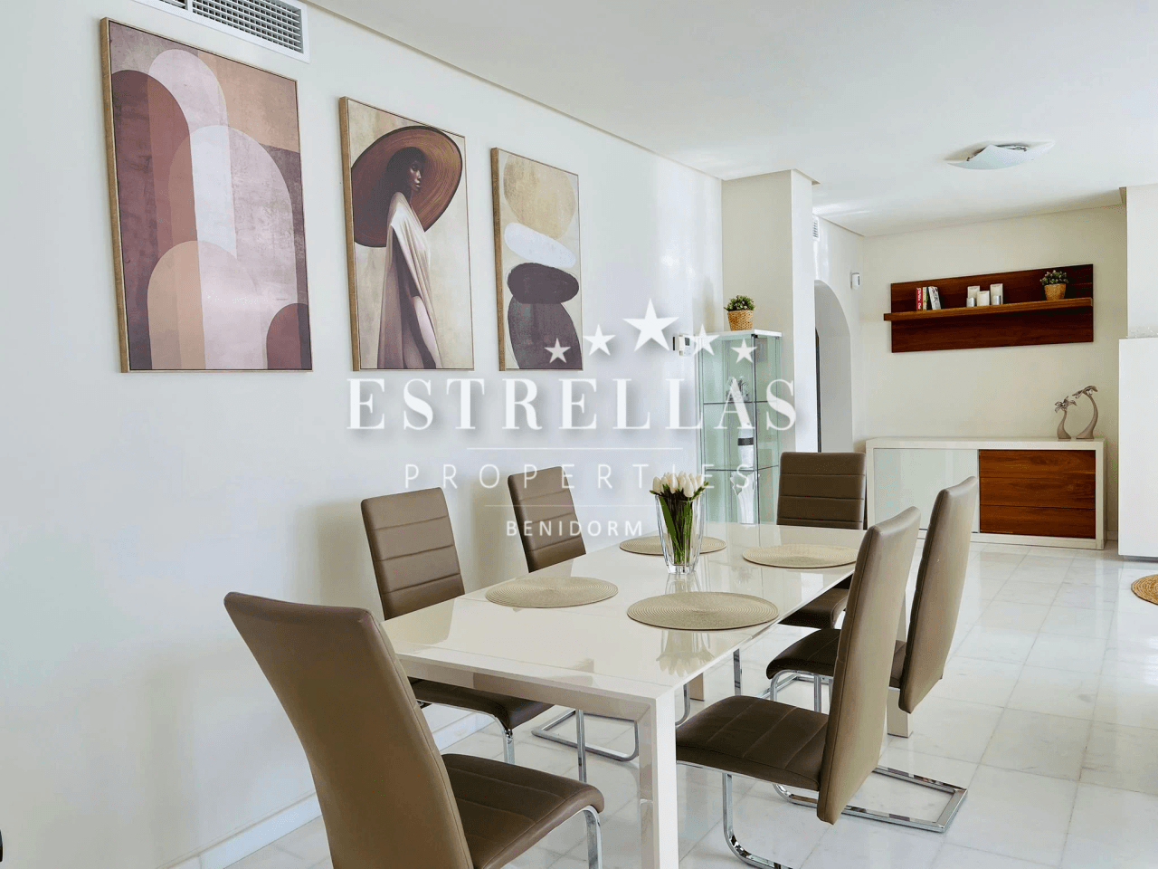 Luxe villa in Sierra Cortina met zeezicht, privézwembad en 4 slaapkamers in Finestrat
