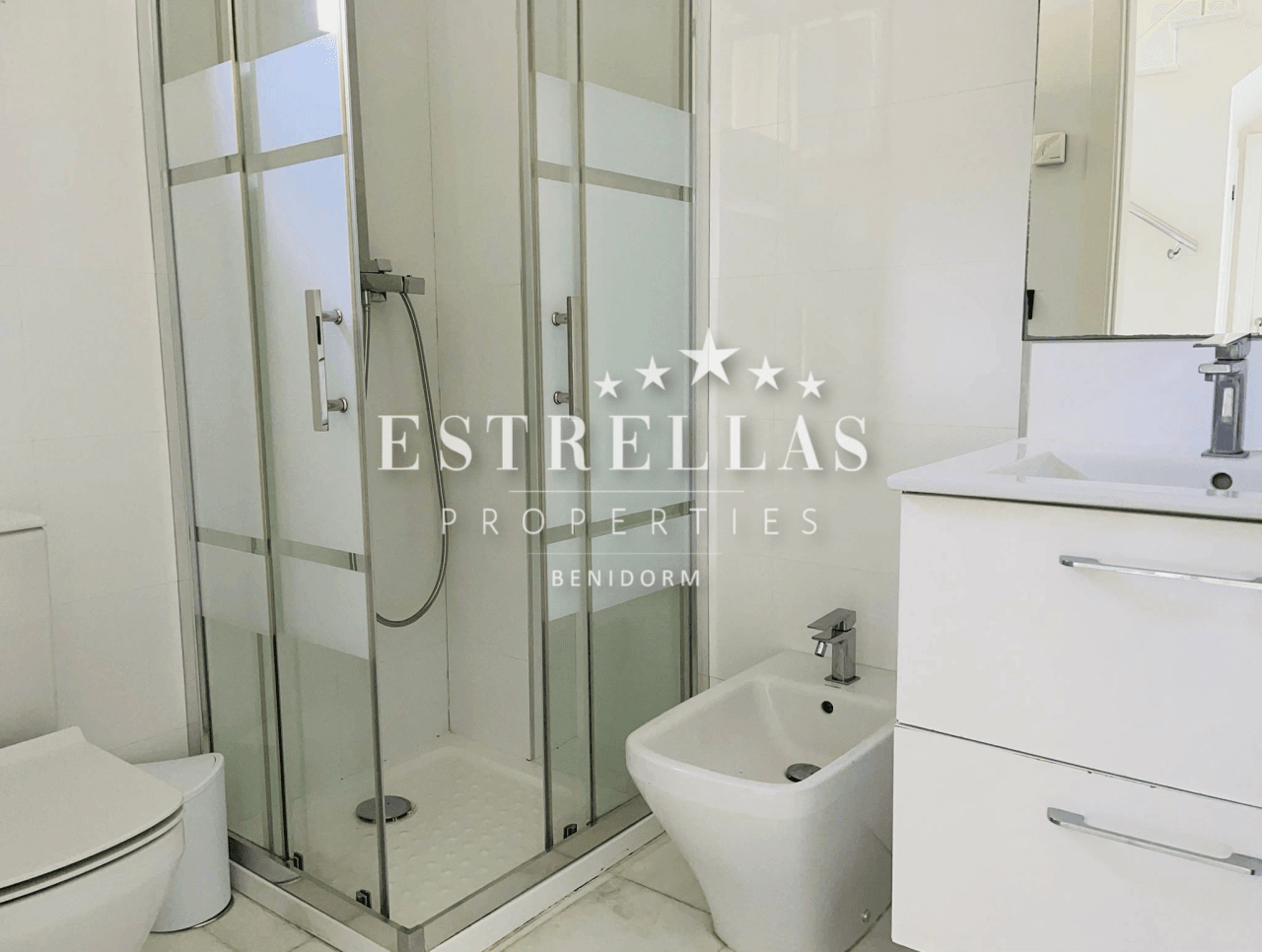 Luxe villa in Sierra Cortina met zeezicht, privézwembad en 4 slaapkamers in Finestrat