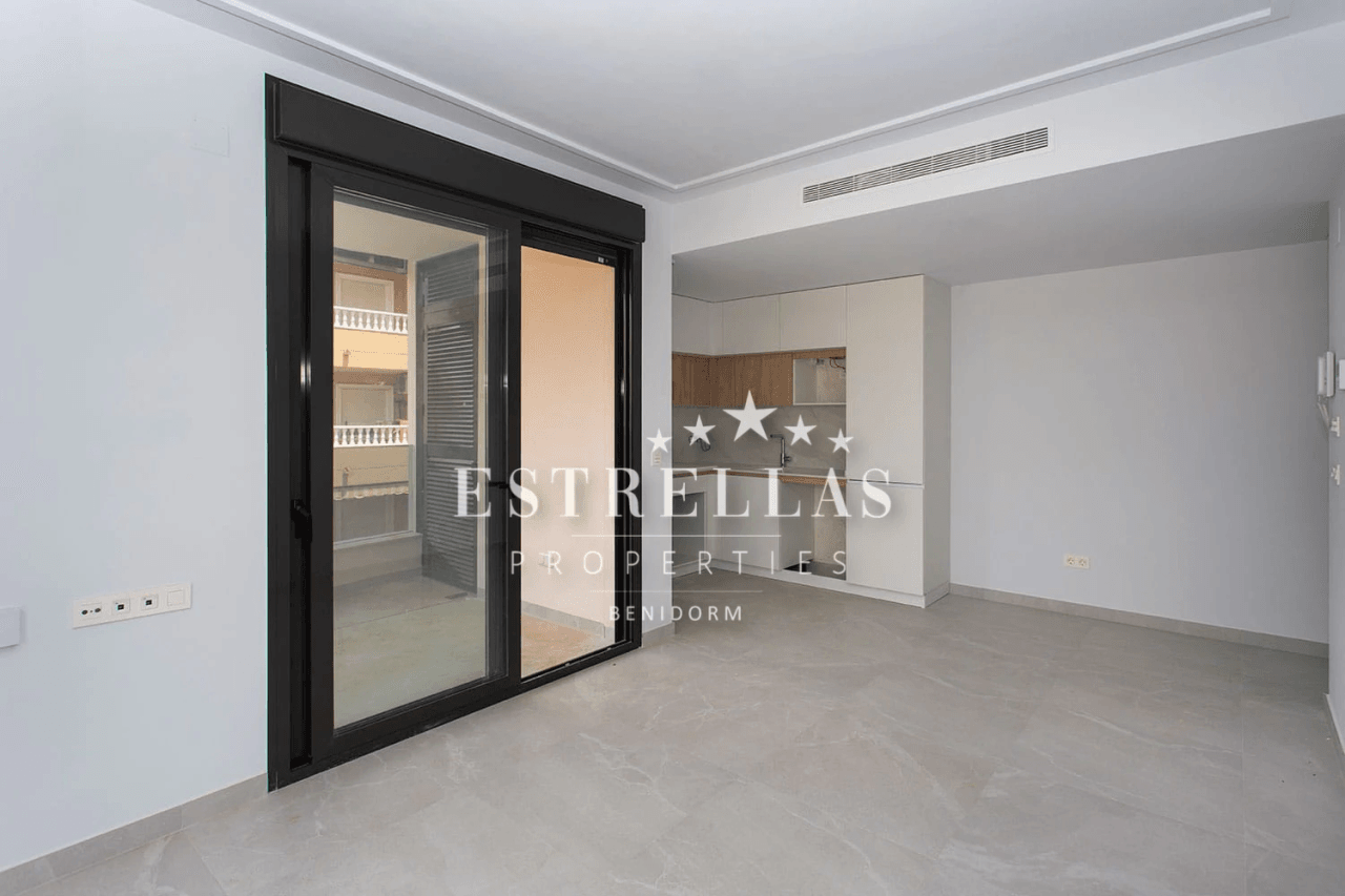 Moderne appartement nabij het strand in Torrevieja met zwembad en uitzicht op zee