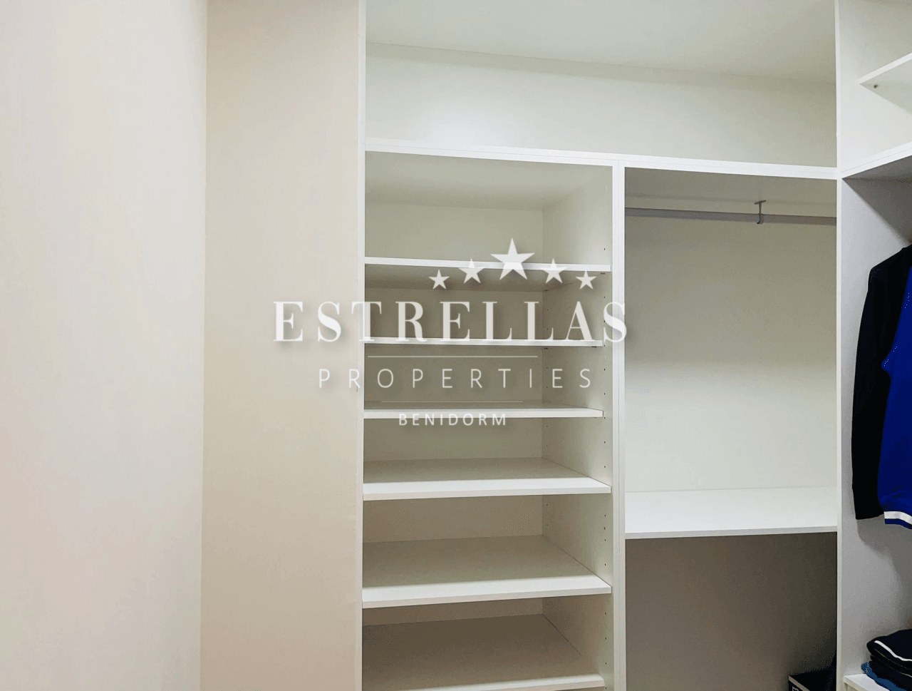 Luxe villa in Sierra Cortina met zeezicht, privézwembad en 4 slaapkamers in Finestrat