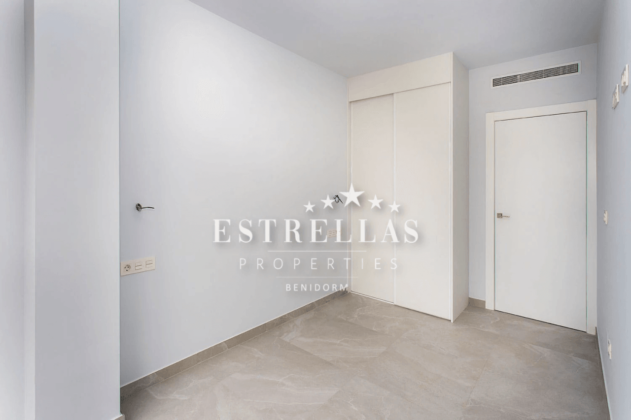 Moderne appartement nabij het strand in Torrevieja met zwembad en uitzicht op zee