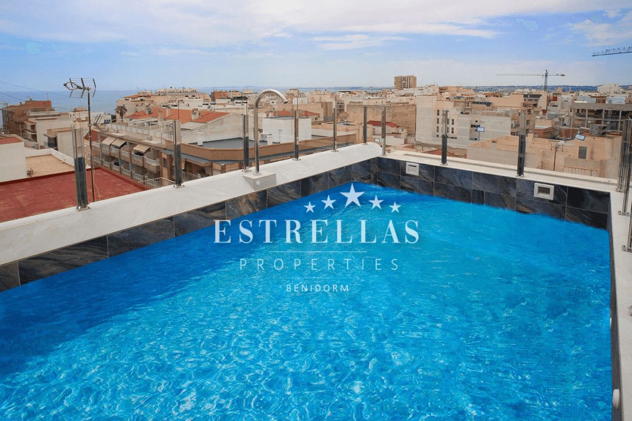 Moderne appartement nabij het strand in Torrevieja met zwembad en uitzicht op zee