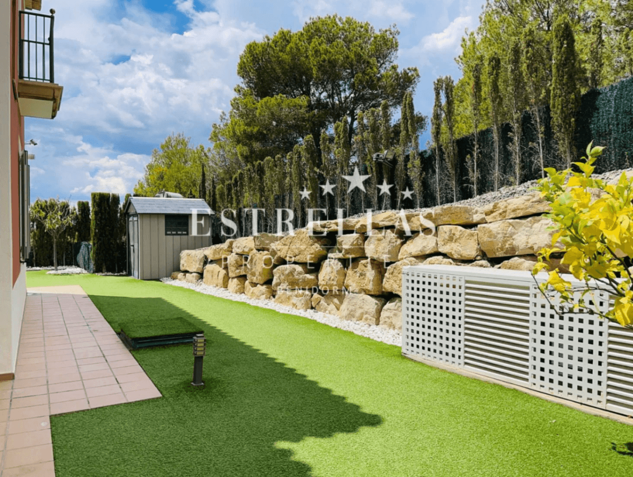 Luxe villa in Sierra Cortina met zeezicht, privézwembad en 4 slaapkamers in Finestrat