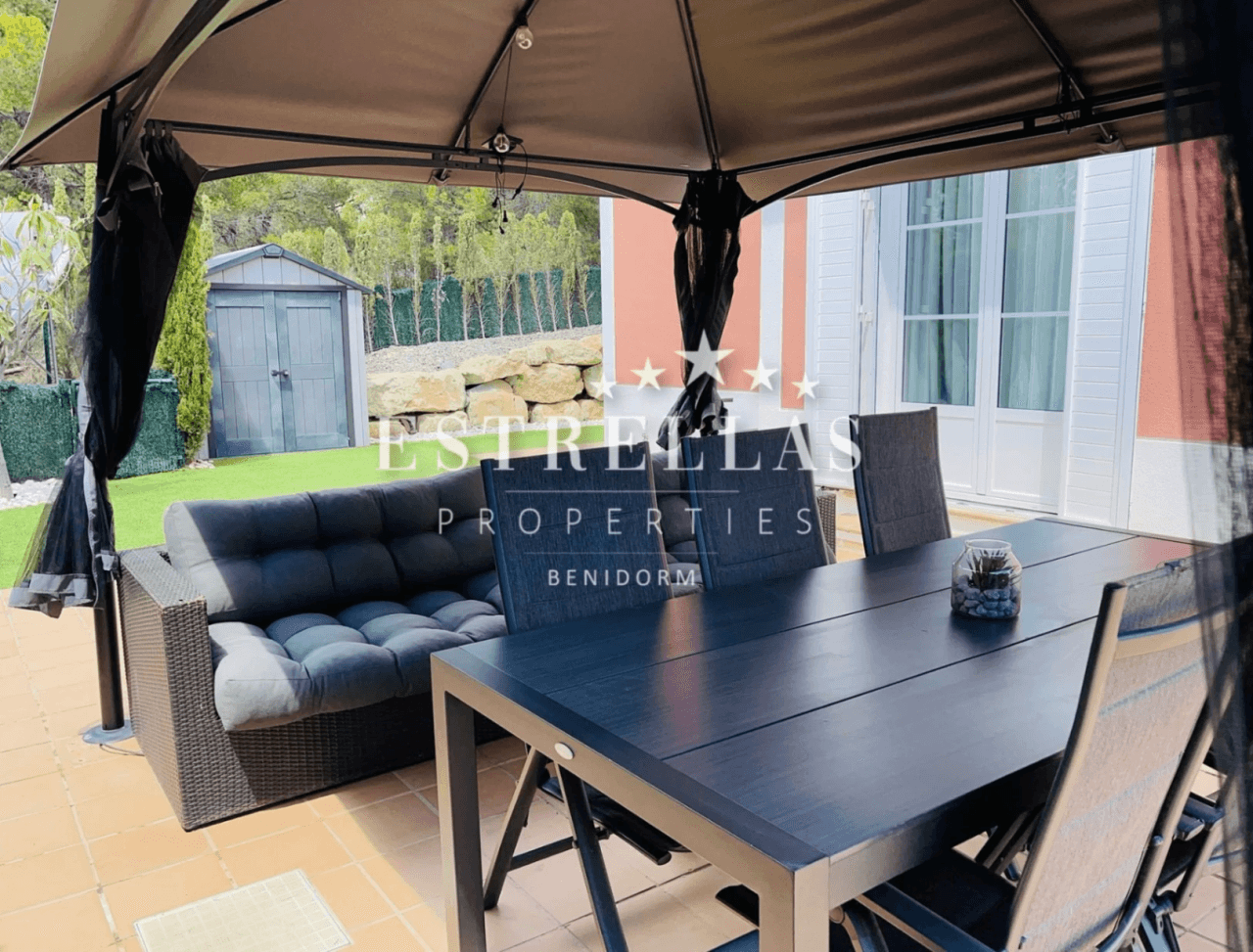 Luxe villa in Sierra Cortina met zeezicht, privézwembad en 4 slaapkamers in Finestrat