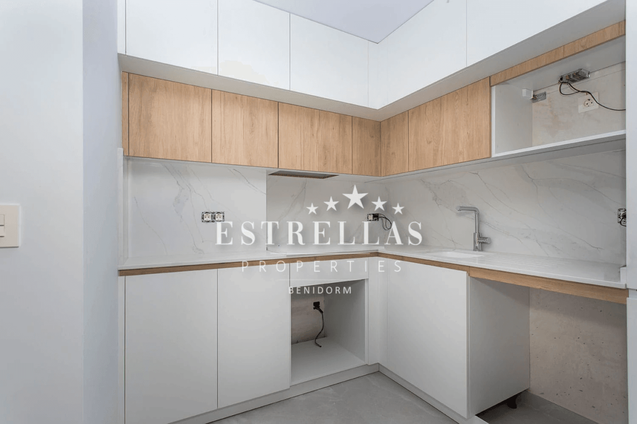 Moderne appartement nabij het strand in Torrevieja met zwembad en uitzicht op zee