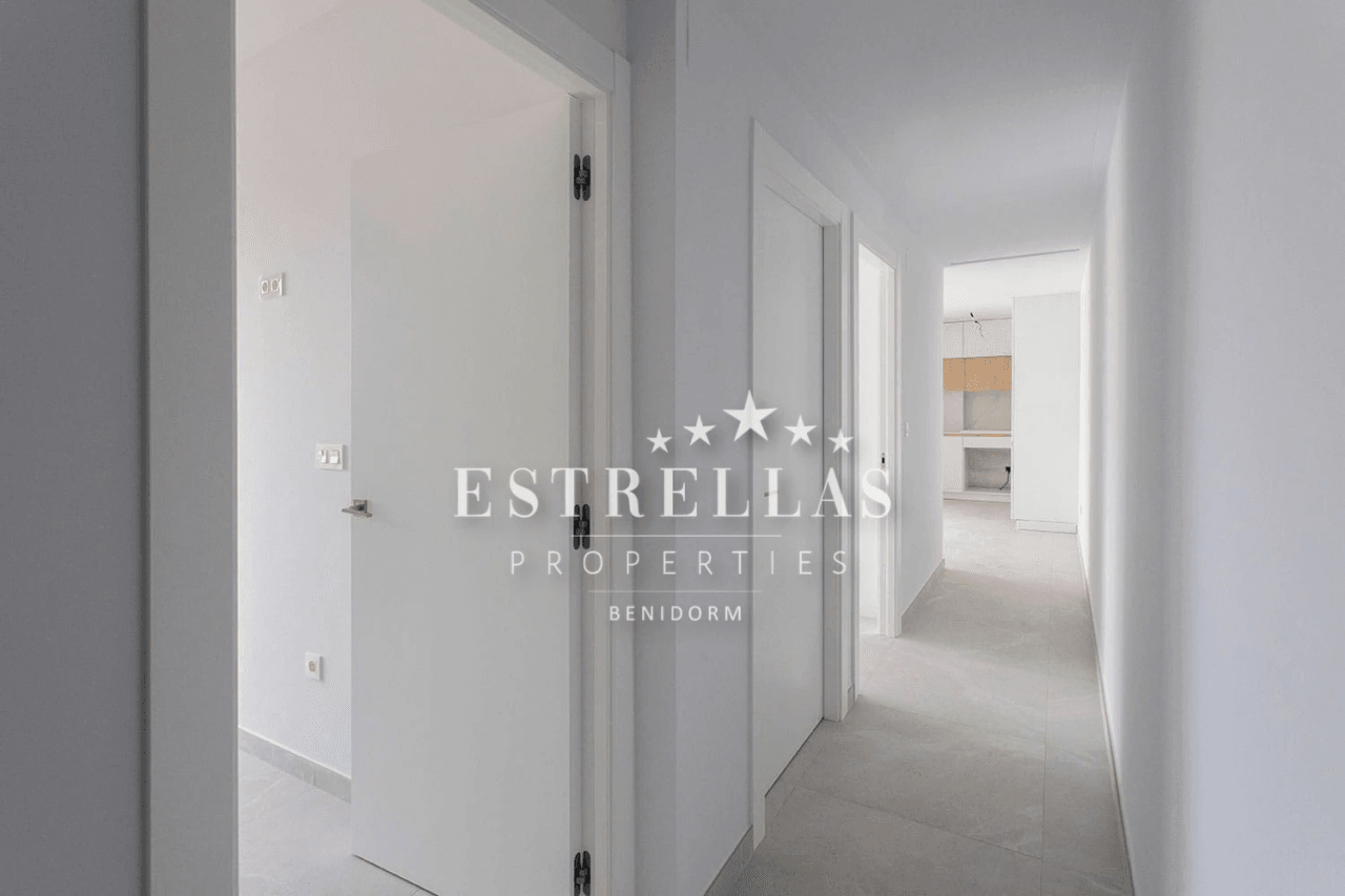Moderne appartement nabij het strand in Torrevieja met zwembad en uitzicht op zee