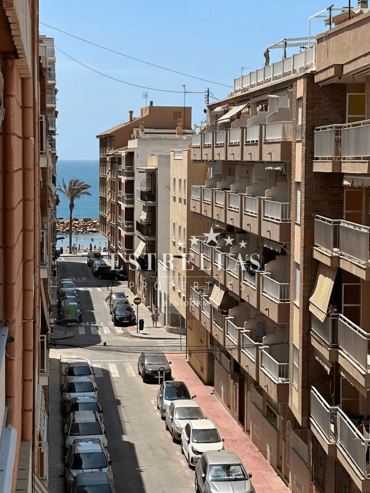 Moderne appartement nabij het strand in Torrevieja met zwembad en uitzicht op zee