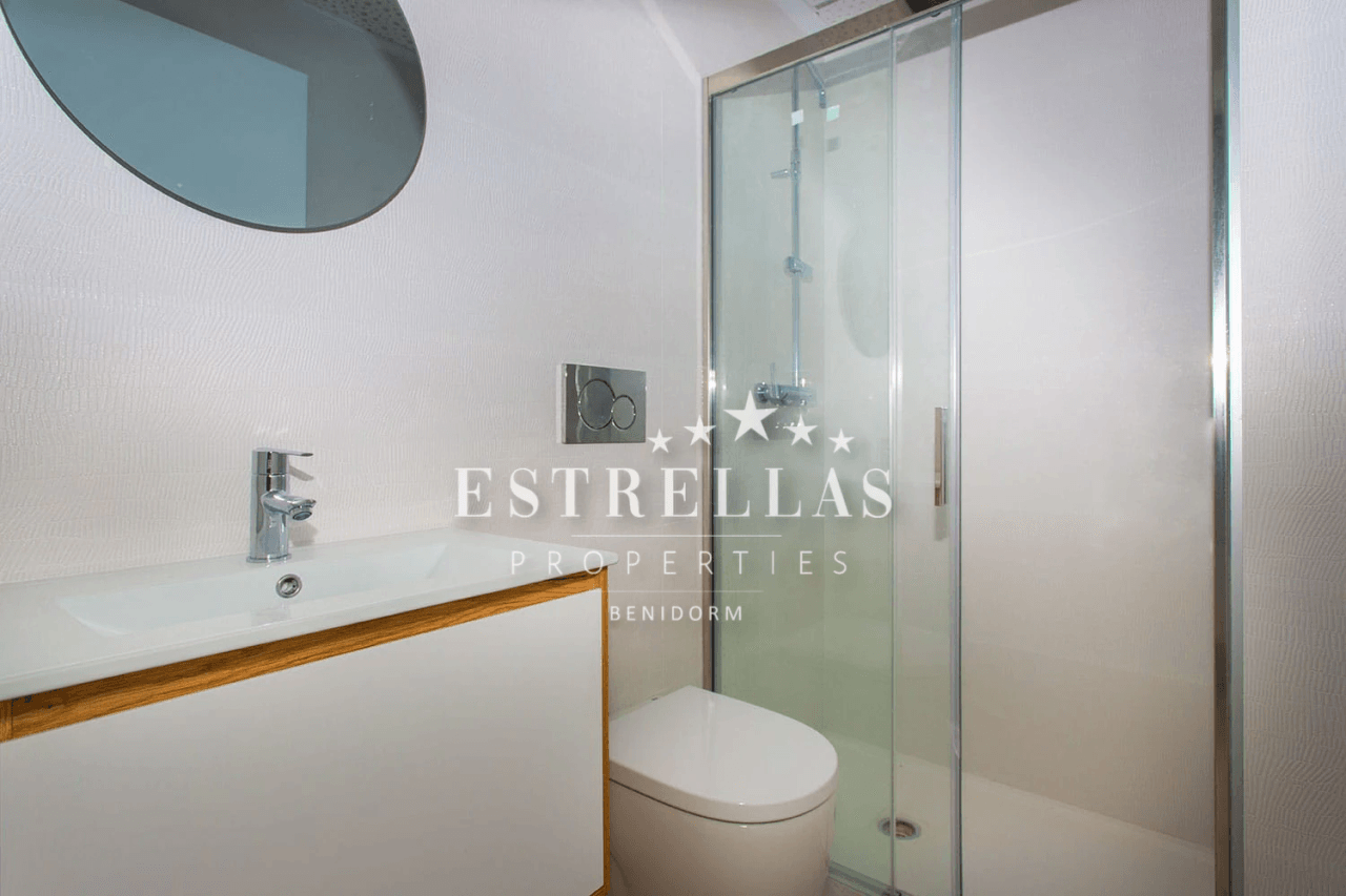 Moderne appartement nabij het strand in Torrevieja met zwembad en uitzicht op zee