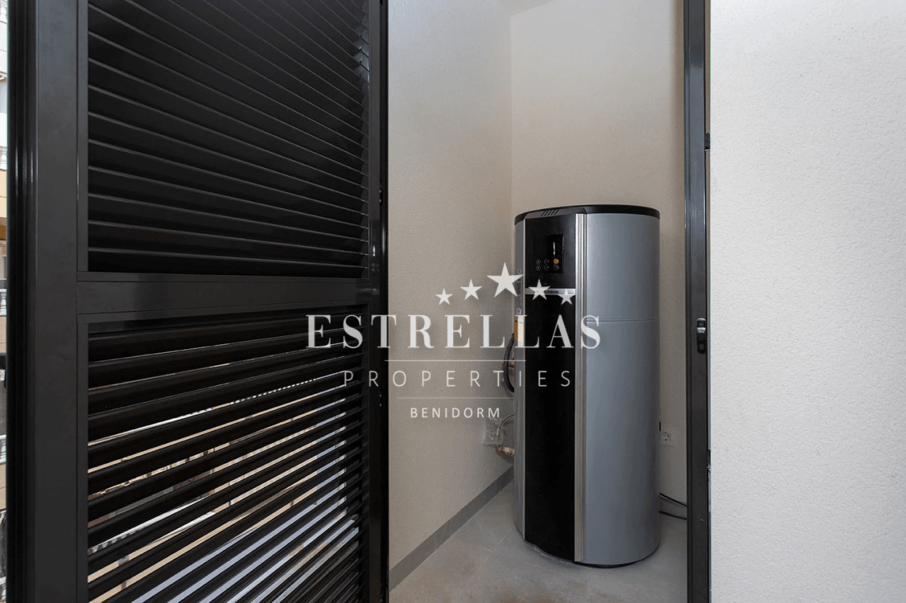 Moderne appartement nabij het strand in Torrevieja met zwembad en uitzicht op zee