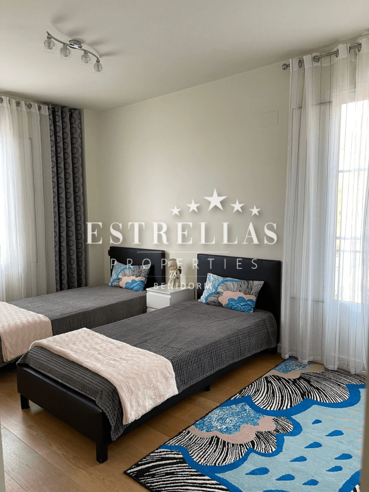 Luxe villa in Sierra Cortina met zeezicht, privézwembad en 4 slaapkamers in Finestrat