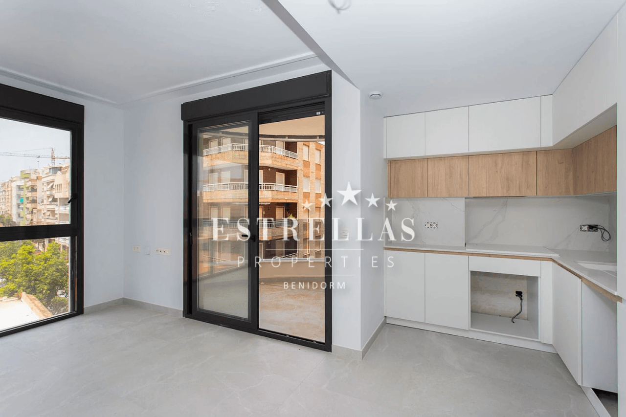 Moderne appartement nabij het strand in Torrevieja met zwembad en uitzicht op zee