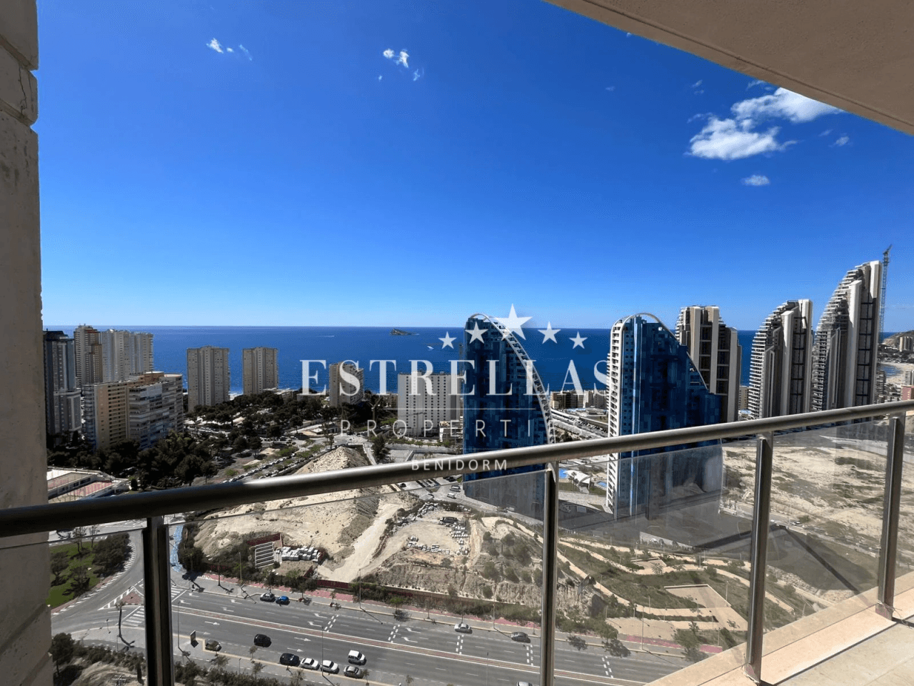 Exclusivo apartamento con vistas al mar parking y trastero en Playa de Poniente, Benidorm