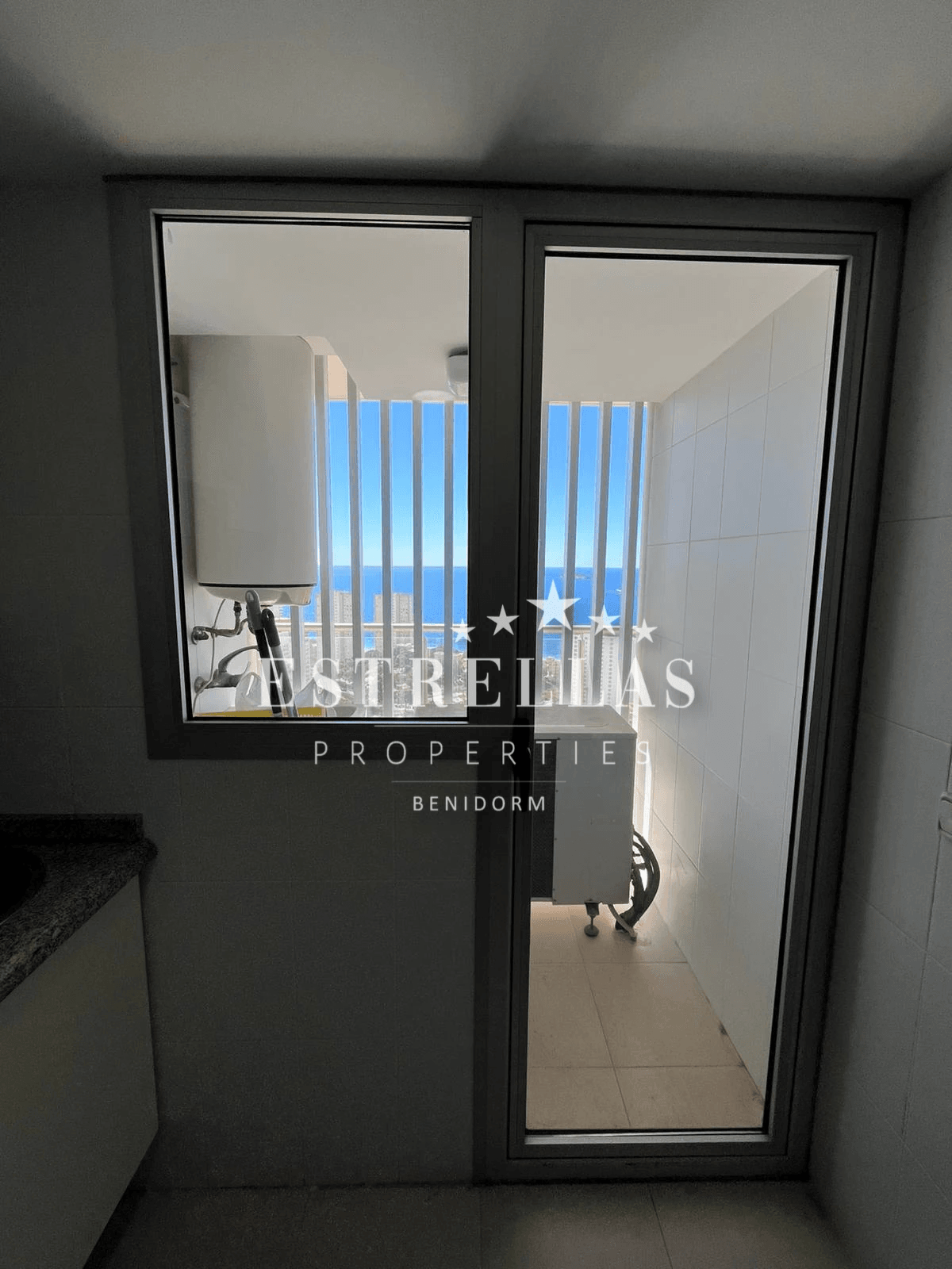 Exclusivo apartamento con vistas al mar parking y trastero en Playa de Poniente, Benidorm