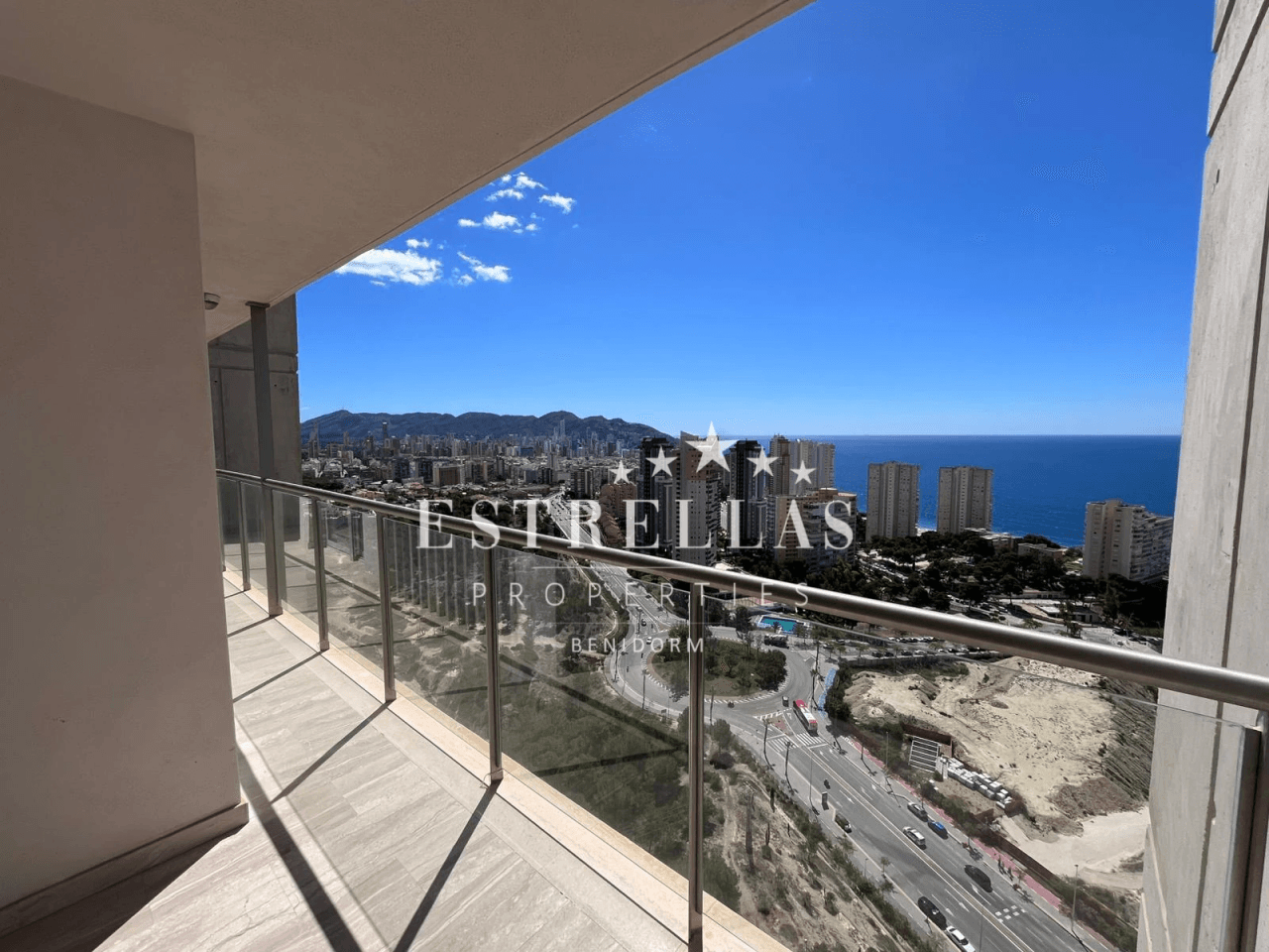Exclusivo apartamento con vistas al mar parking y trastero en Playa de Poniente, Benidorm