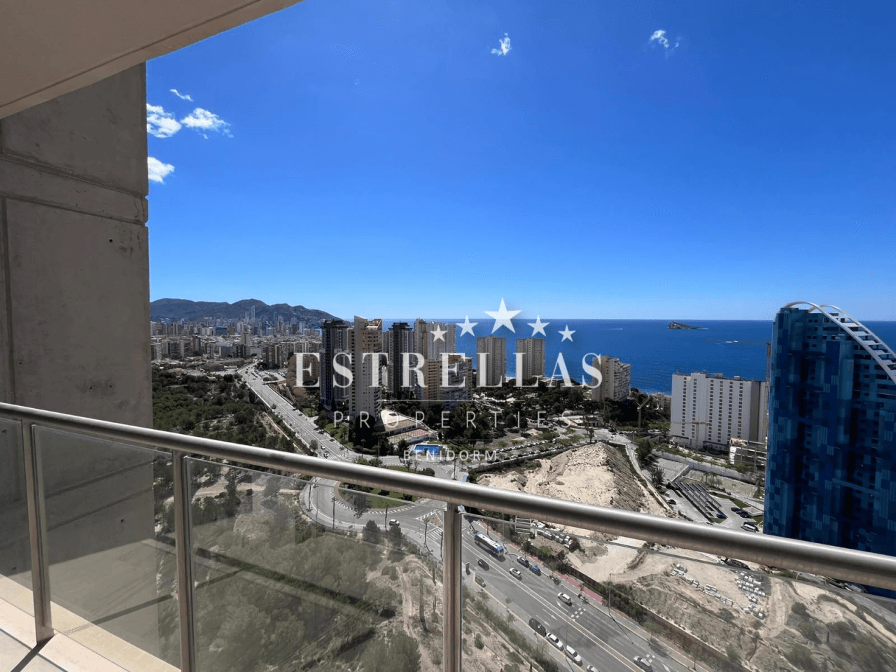 Exclusivo apartamento con vistas al mar parking y trastero en Playa de Poniente, Benidorm
