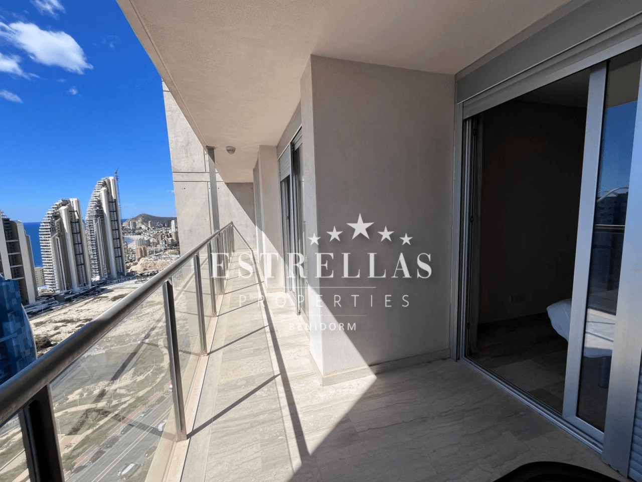 Exclusivo apartamento con vistas al mar parking y trastero en Playa de Poniente, Benidorm