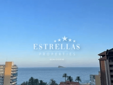 Piso reformado en venta en Playa de Poniente Benidorm con vistas al mar, piscina y parking privado