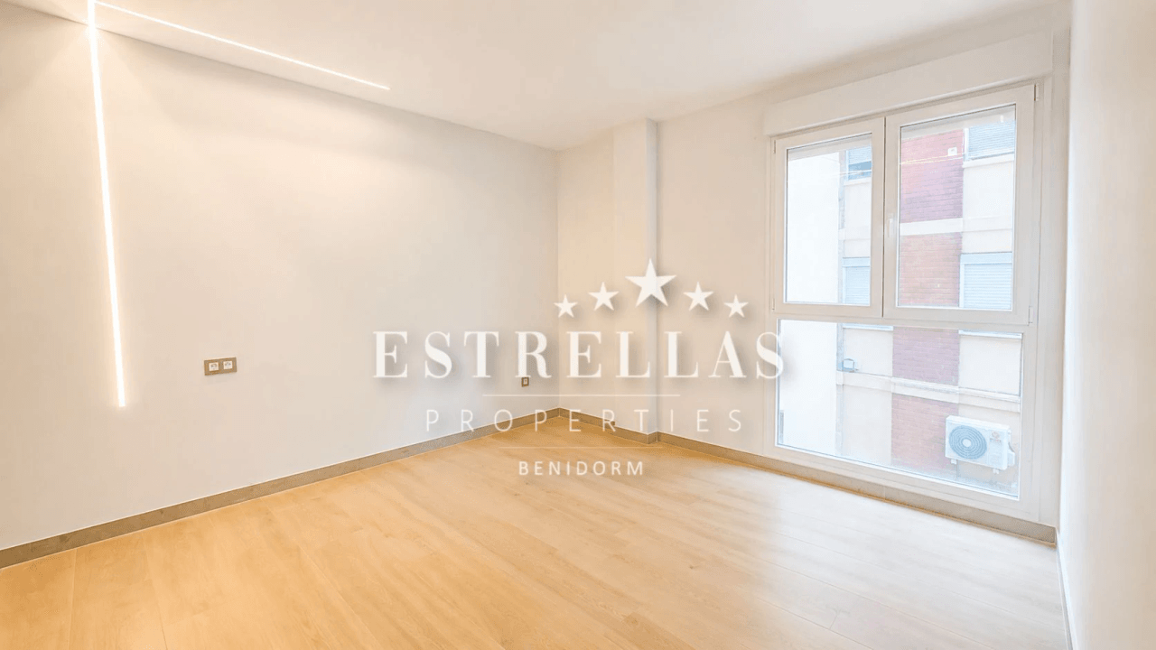 Estudio reformado en Benidorm a 250 metros de Playa de Poniente ideal para inversión en Costa Blanca