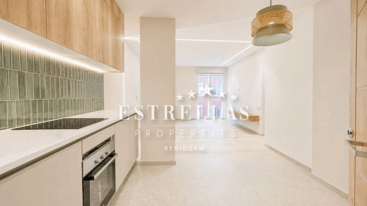 Estudio reformado en Benidorm a 250 metros de Playa de Poniente ideal para inversión en Costa Blanca