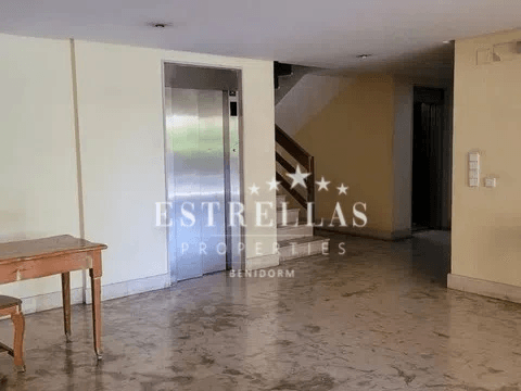 Piso reformado en venta en Playa de Poniente Benidorm con vistas al mar, piscina y parking privado