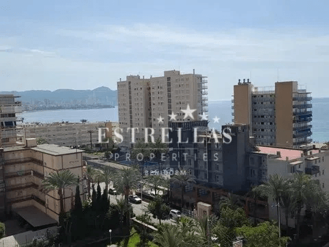 Piso reformado en venta en Playa de Poniente Benidorm con vistas al mar, piscina y parking privado