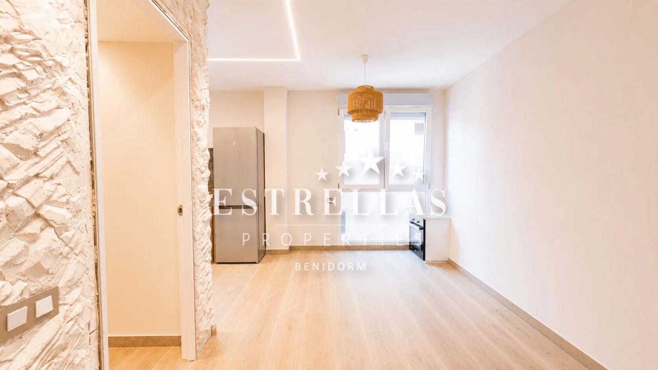 Estudio reformado en Benidorm a 250 metros de Playa de Poniente ideal para inversión en Costa Blanca