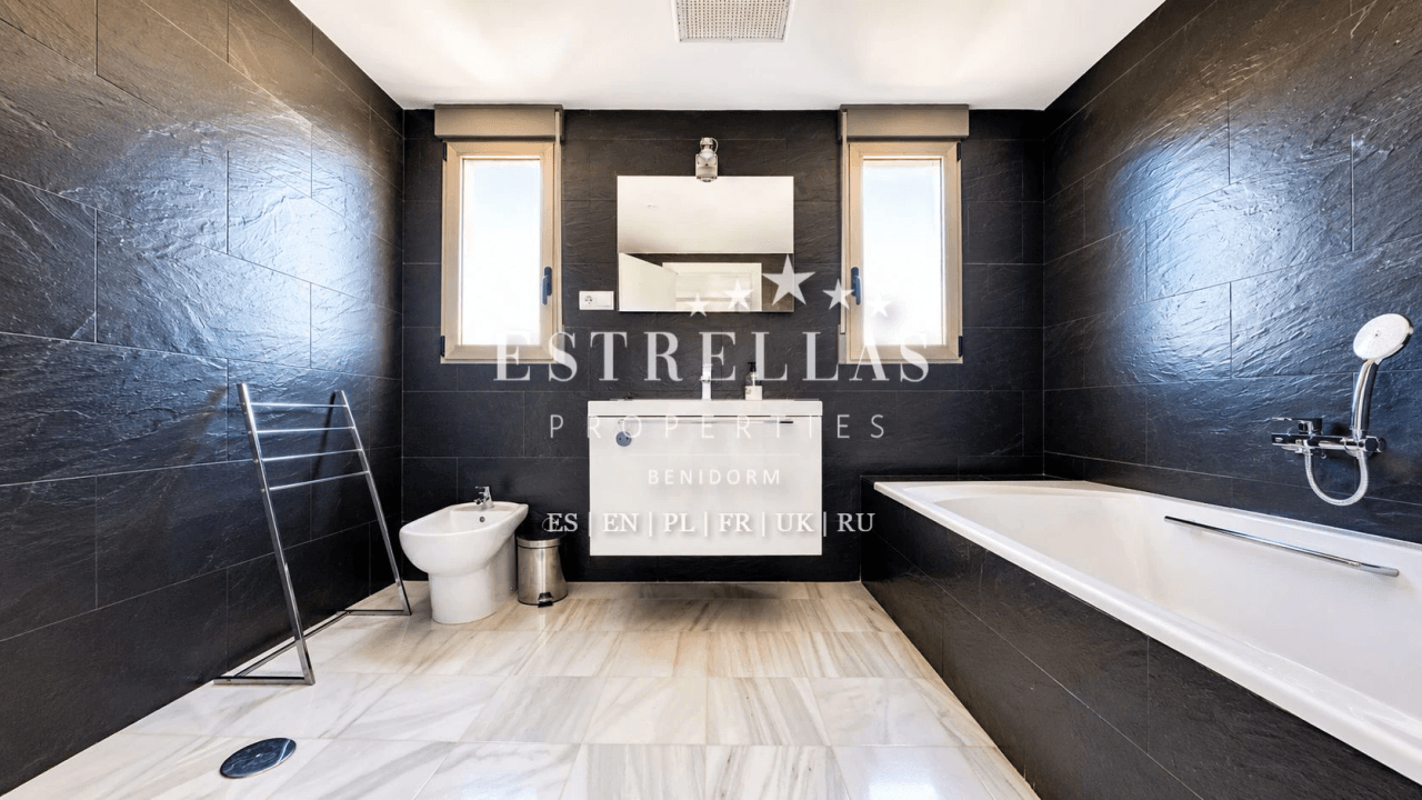 Exclusieve moderne villa met privézwembad en PANORAMISCH UITZICHT OP DE ZEE in Montiboli, Villajoyosa