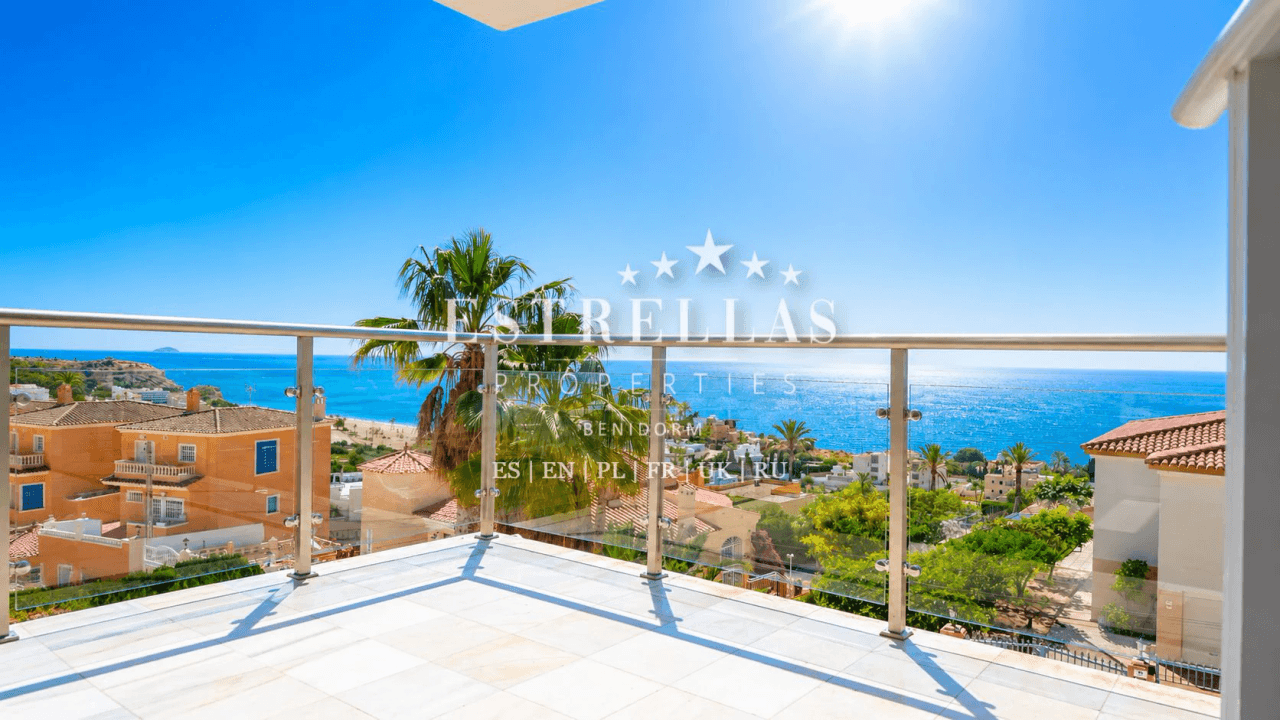 Exclusieve INVESTERINGSMOGELIJKHEID: set van 3 villa's met uitzicht op zee, 2 privézwembaden en hoge rendement.