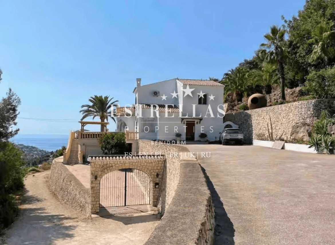 Luxe mediterrane villa met panoramisch uitzicht op zee in Benissa Costa