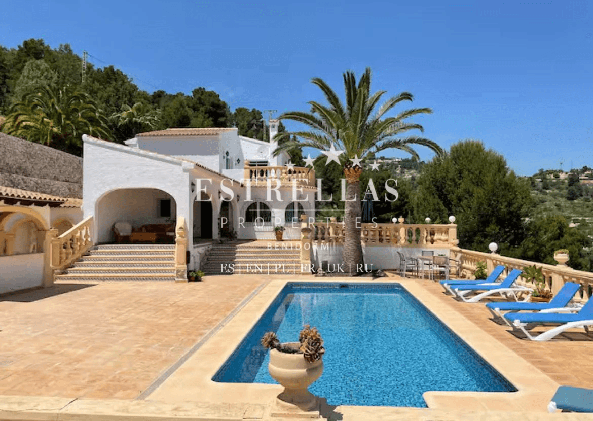 Luxe mediterrane villa met panoramisch uitzicht op zee in Benissa Costa