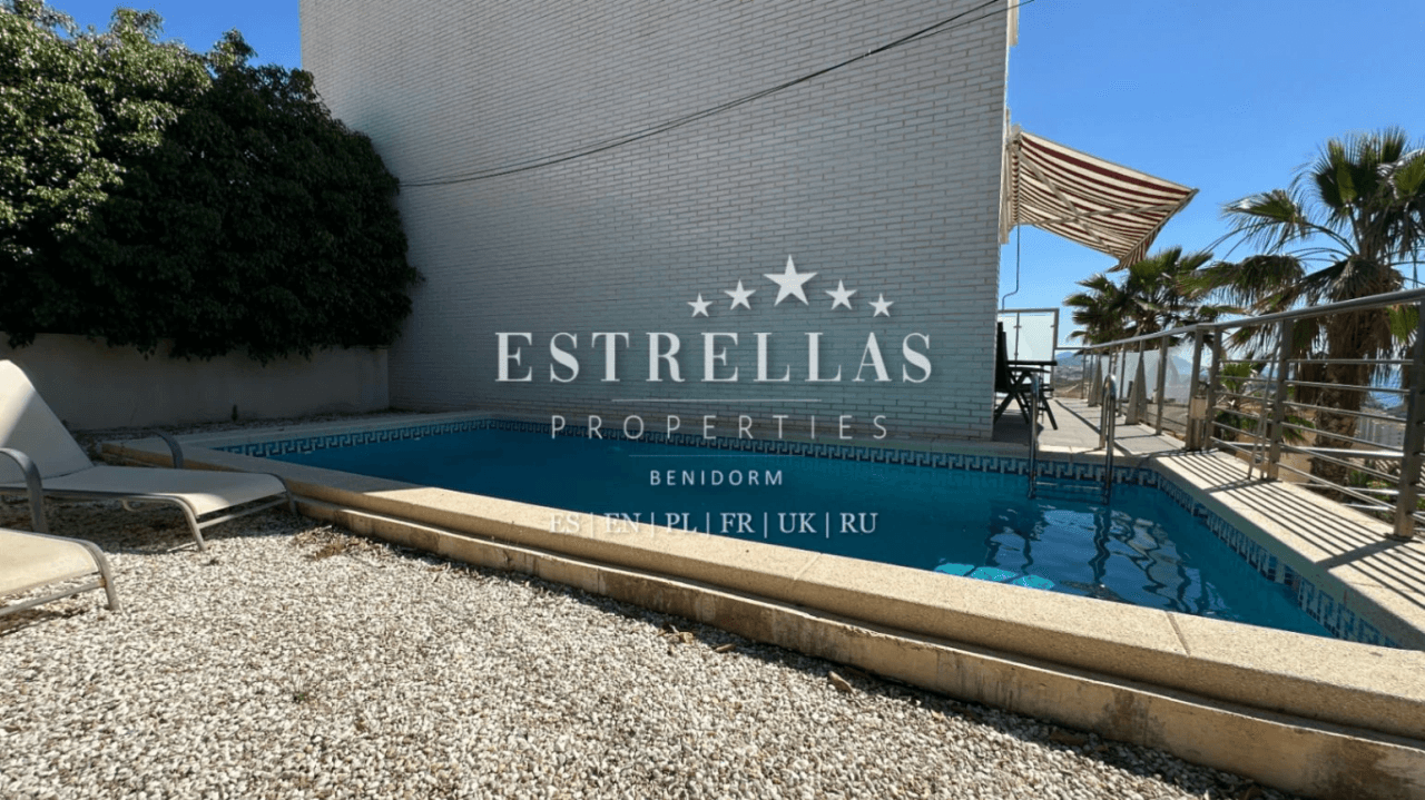 Exclusieve INVESTERINGSMOGELIJKHEID: set van 3 villa's met uitzicht op zee, 2 privézwembaden en hoge rendement.