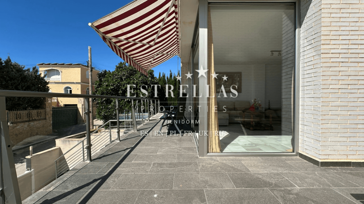 Exclusieve moderne villa met privézwembad en PANORAMISCH UITZICHT OP DE ZEE in Montiboli, Villajoyosa