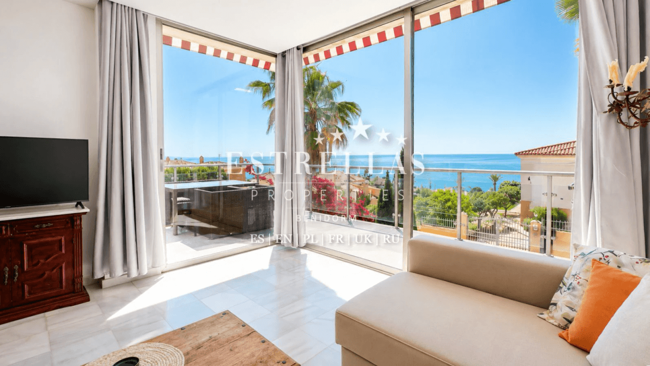 Exclusieve INVESTERINGSMOGELIJKHEID: set van 3 villa's met uitzicht op zee, 2 privézwembaden en hoge rendement.